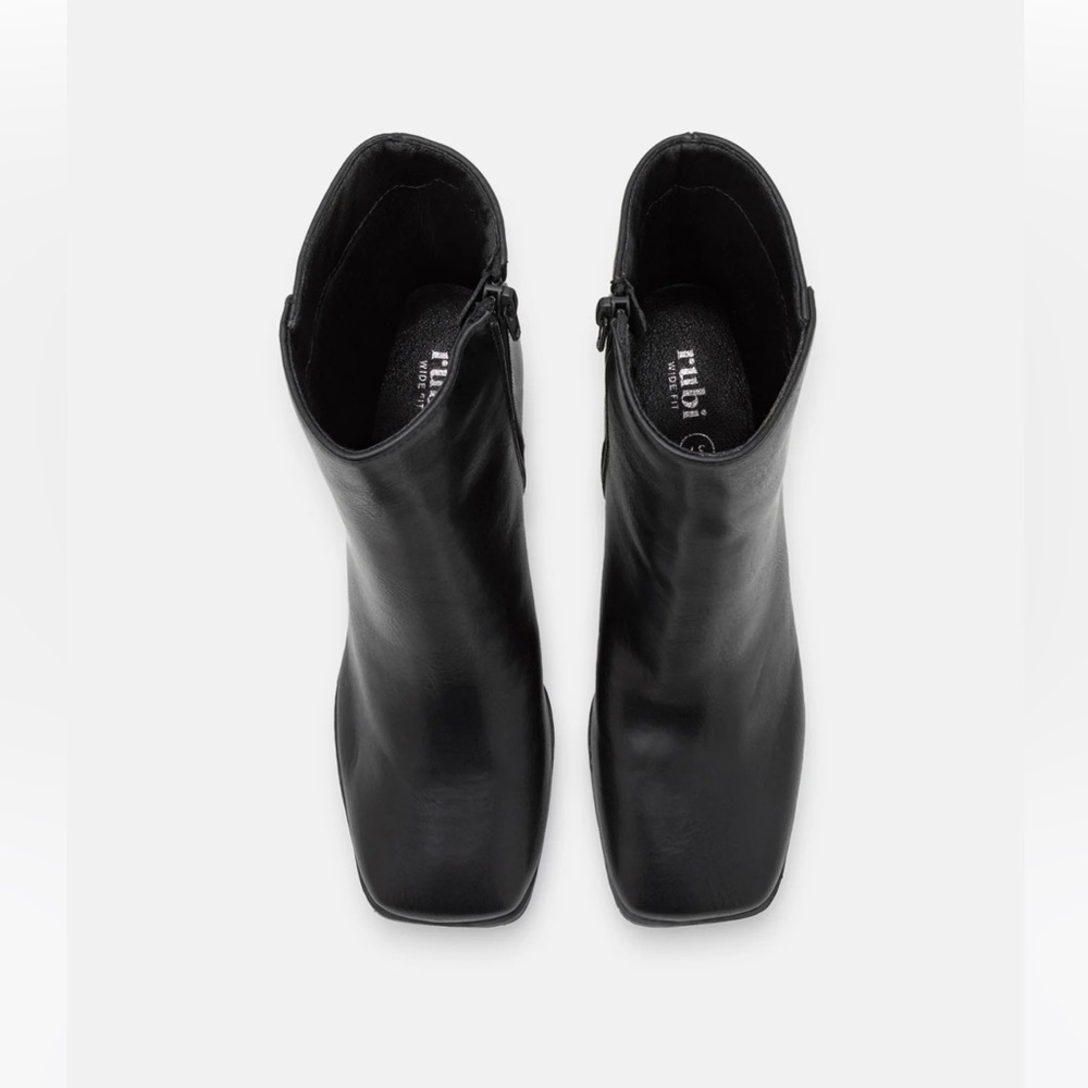 Rubi Shoes by Cotton On Wide Fit
WIDE FIT ASHLEA SQUARE TOE CLASSIC BOOT - - Picture 3 of 5